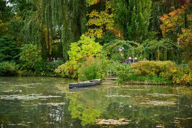 A green rowing boat moored on the lily pond at Giverny