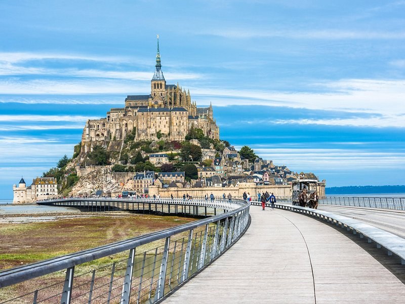 The raised causeway crossing the bay to Mont-Saint-Michel